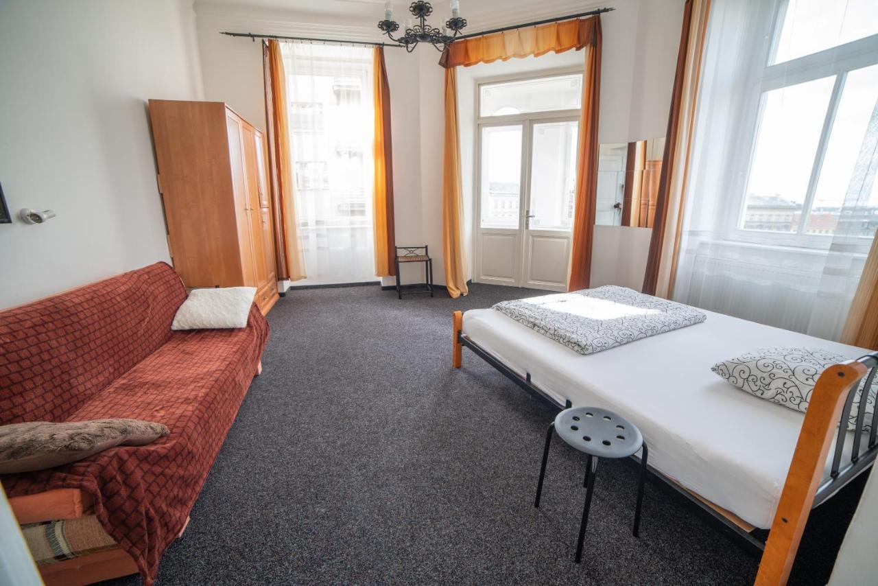 Apartment Kahoun Praha Bagian luar foto