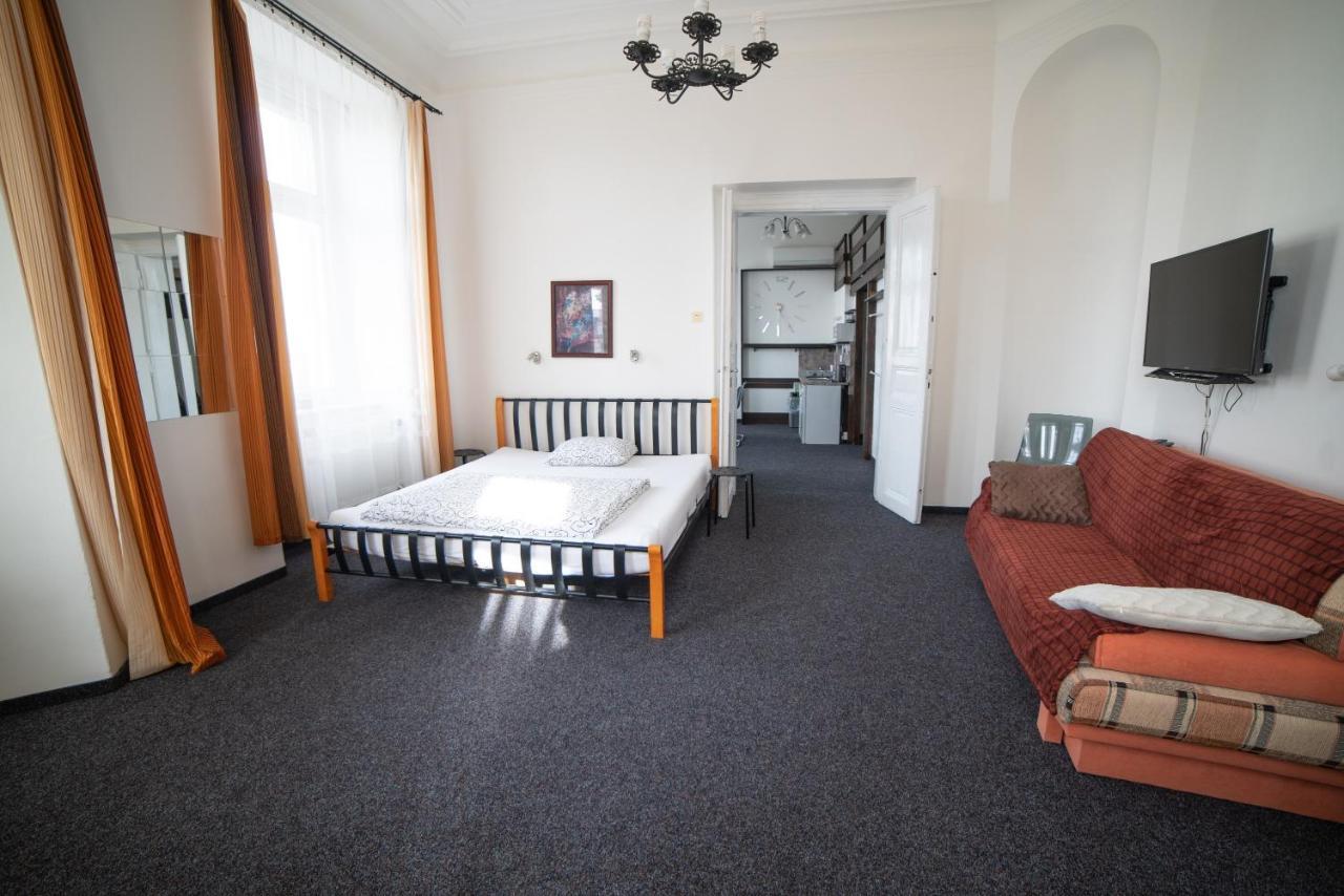 Apartment Kahoun Praha Bagian luar foto