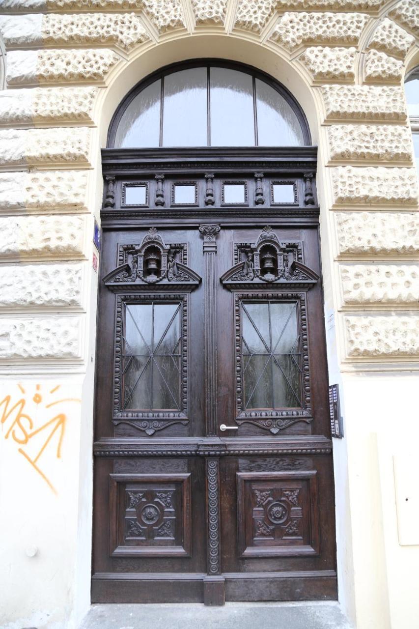Apartment Kahoun Praha Bagian luar foto