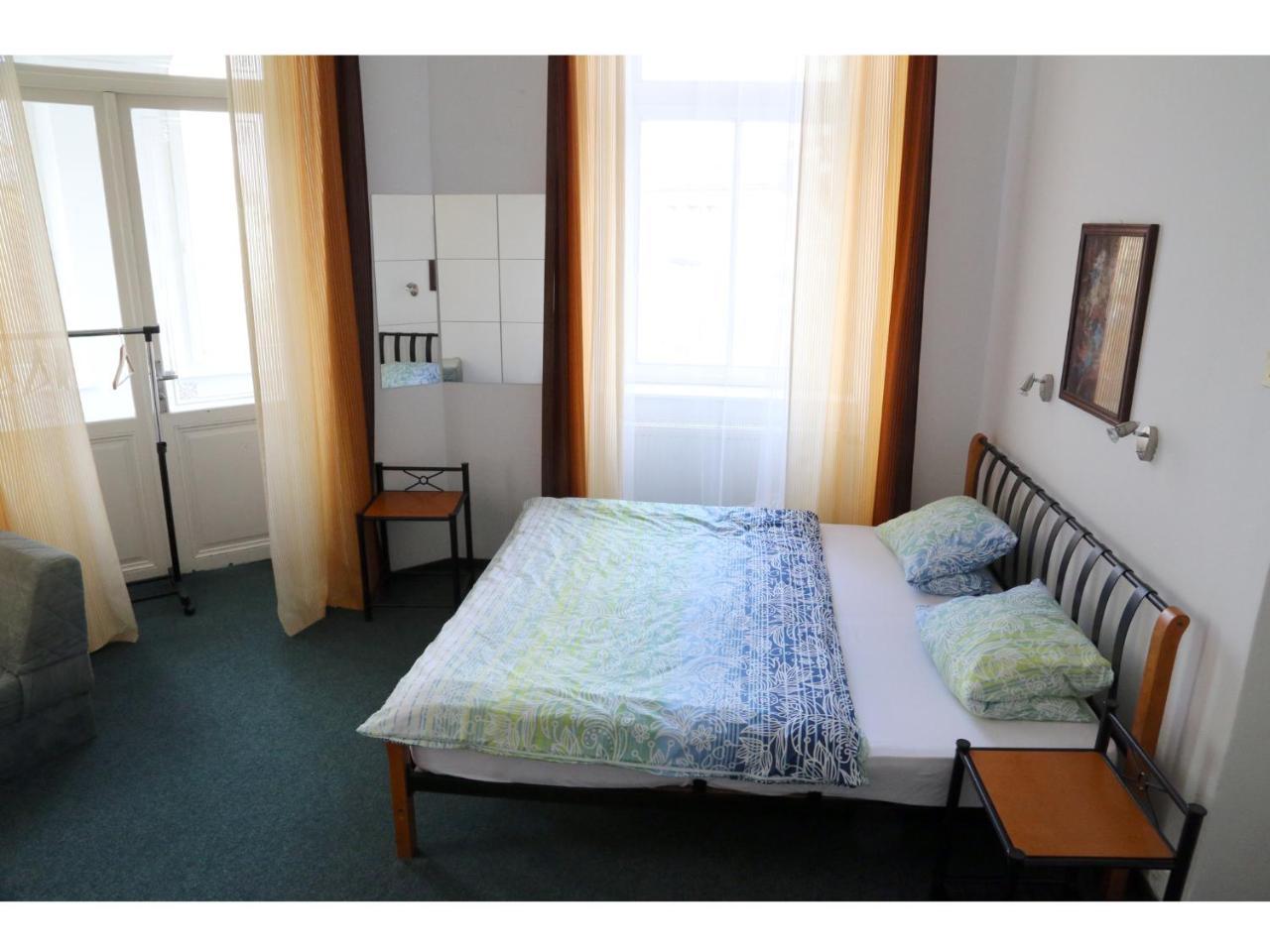 Apartment Kahoun Praha Bagian luar foto