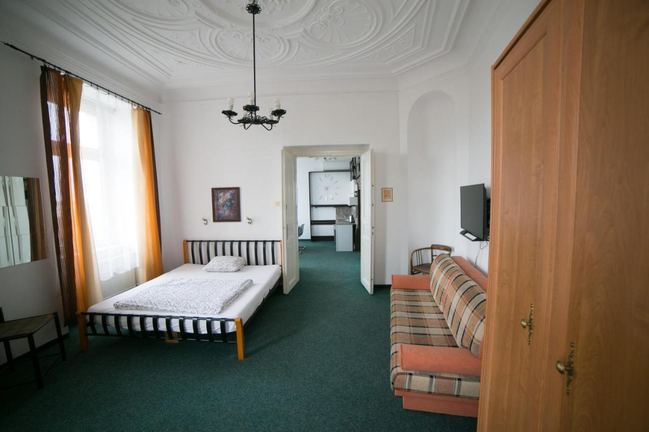 Apartment Kahoun Praha Bagian luar foto